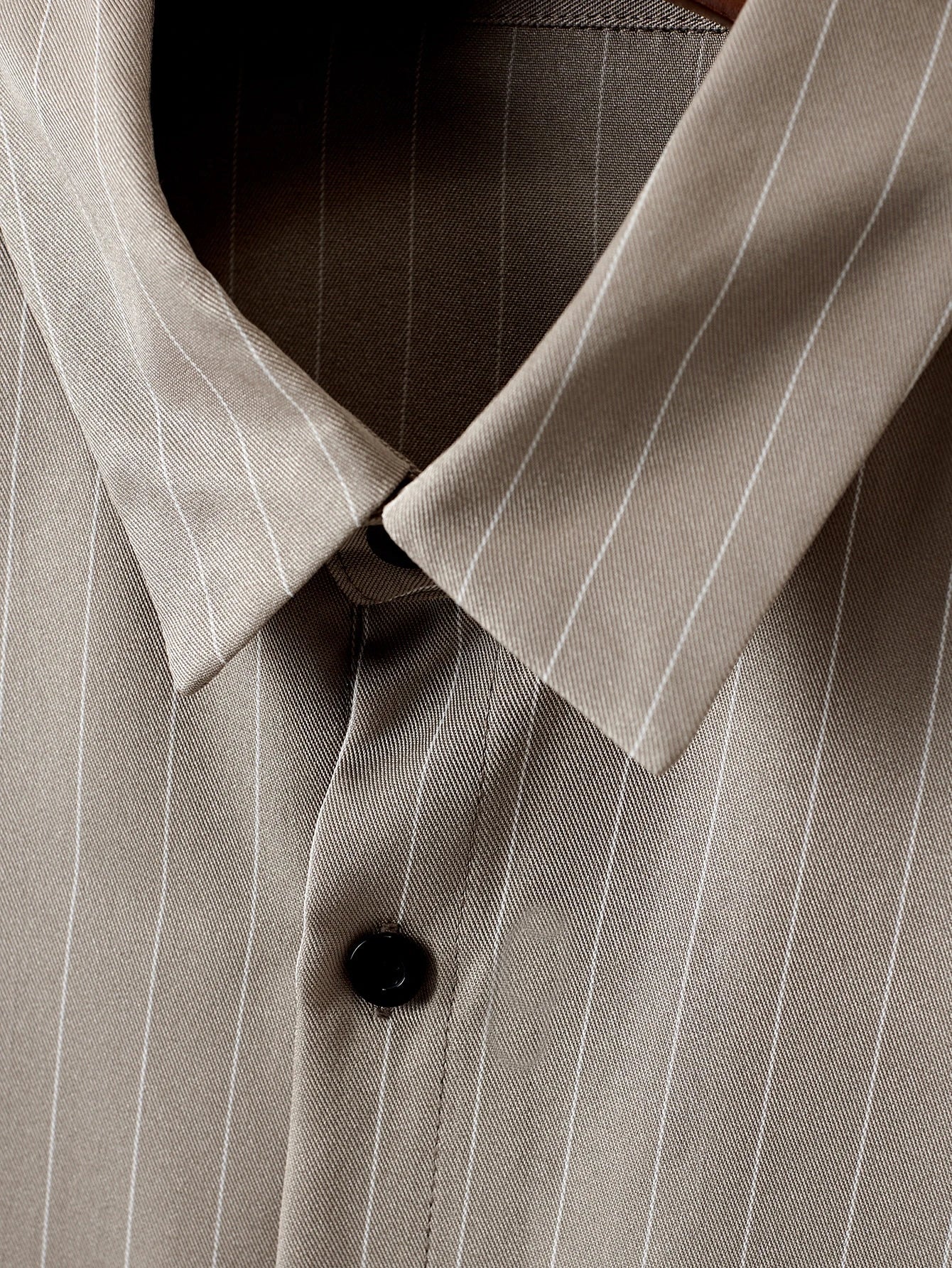 Men's Khaki Line Shirt – Relaxed Fit Summer Casualwear